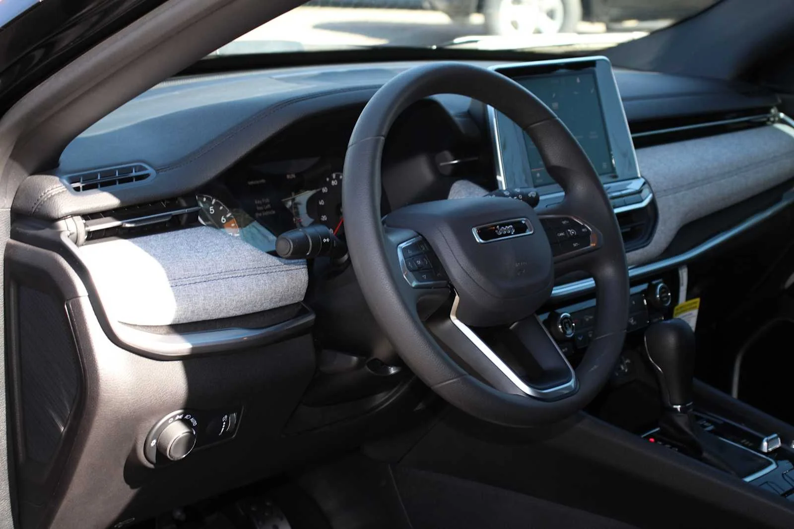 Used 2025 Diamond Black Crystal Pearlcoat Jeep Sport image 14
