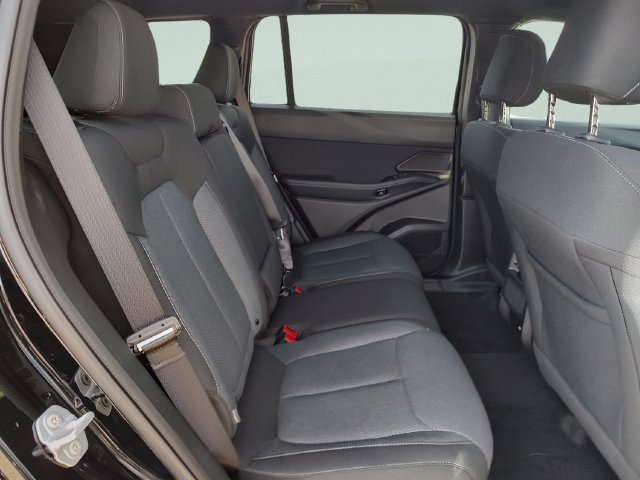 New 2026 Diamond Black Crystal Pearl-Coat Exterior Paint Jeep Laredo image 30