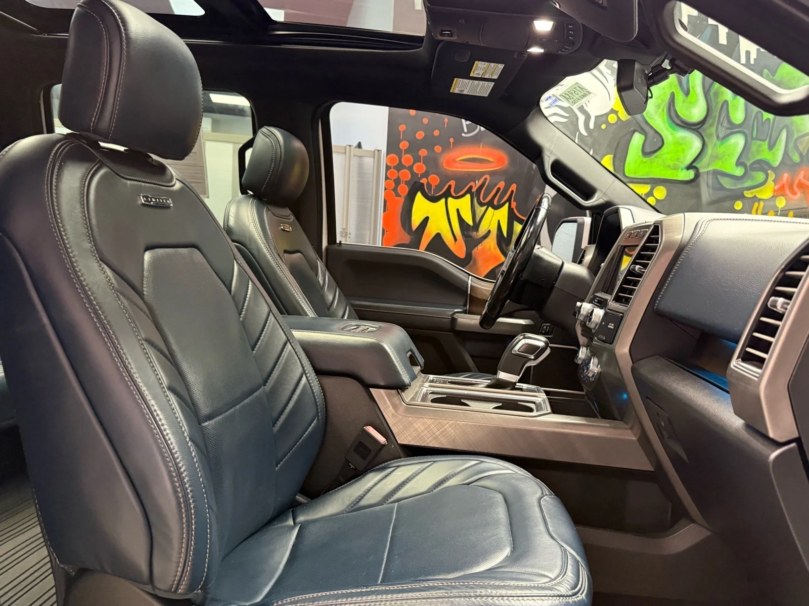 Used 2018 White Platinum Metallic Tri-Coat (ug) Ford Limited image 23