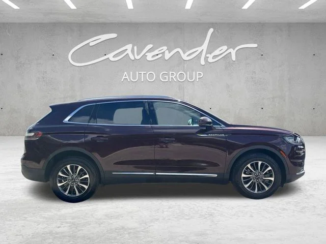 Used 2022 Red Lincoln Standard image 18