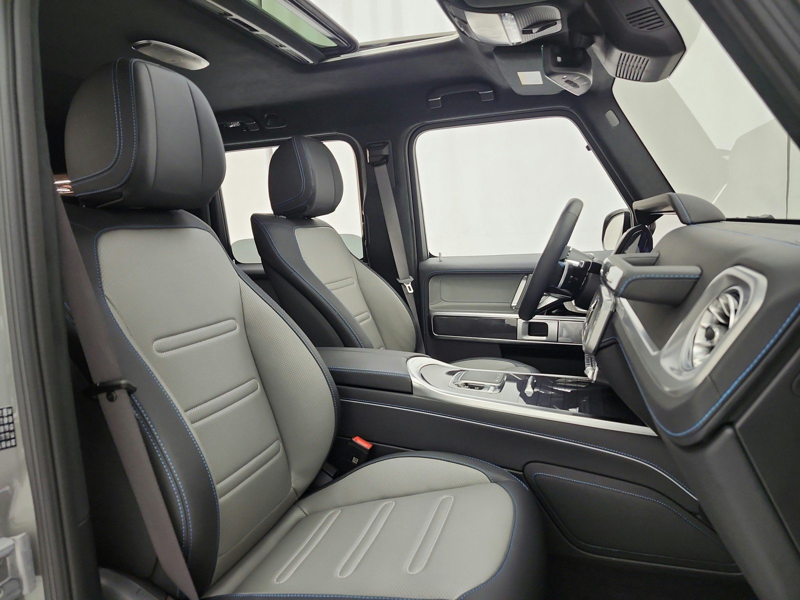 Certified Used 2025 MANUFAKTUR Arabian Grey Mercedes-Benz G 580e SUV image 20