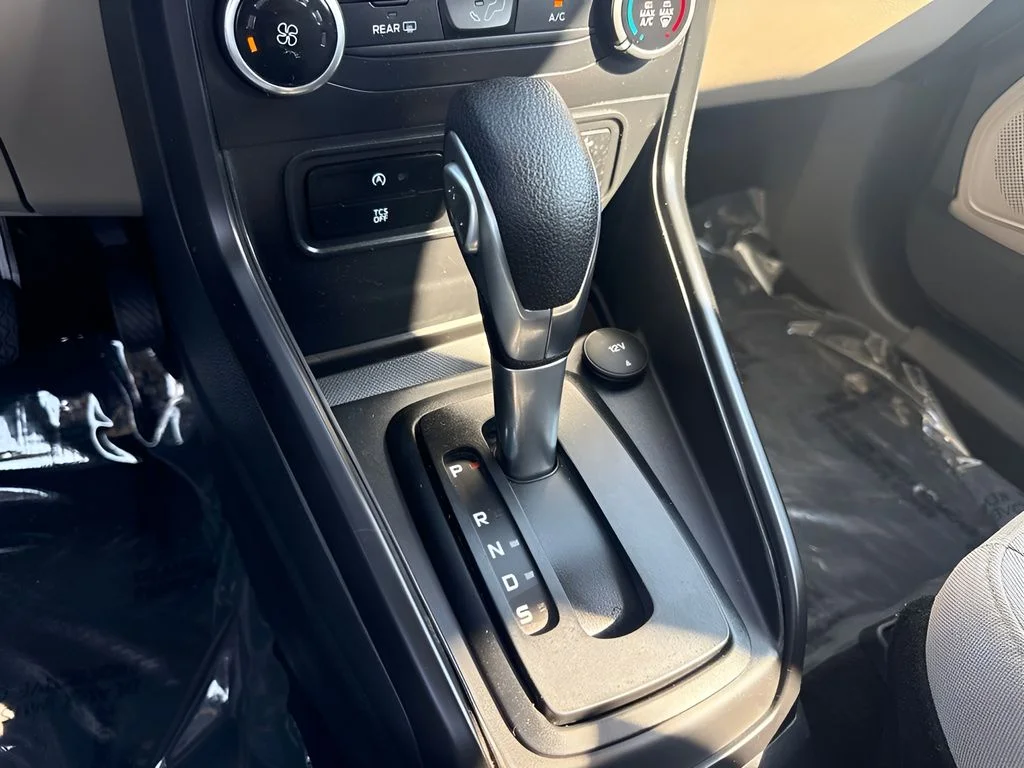 Used 2019 White Ford S image 13