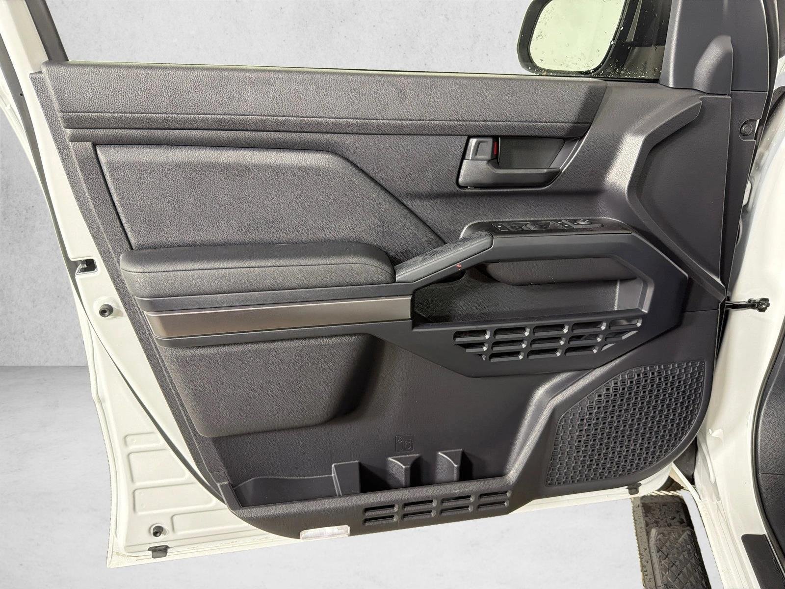 Used 2025 Ice Cap Toyota SR5 image 10