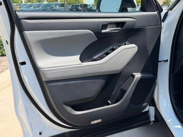 New 2026 Wind Chill Pearl Toyota XLE image 10