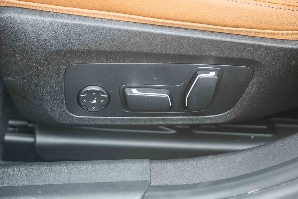 Used 2026 Alpine White BMW 330i image 17