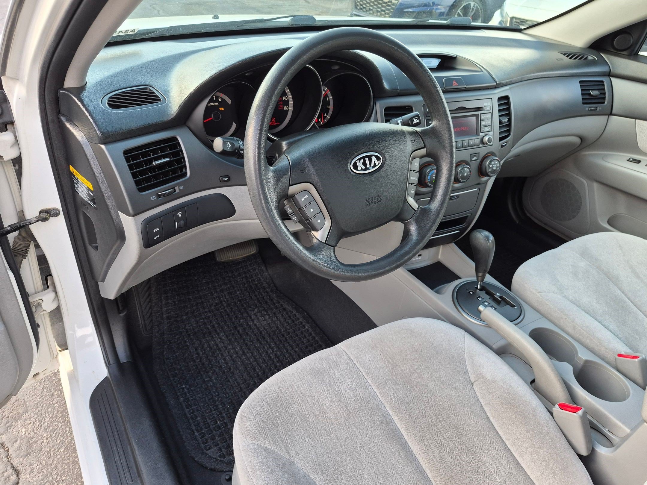 Used 2010 White Kia LX image 14