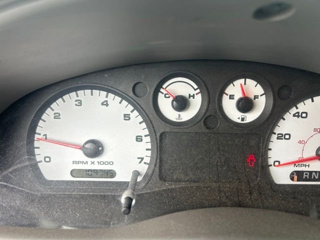 Used 2004 Red Ford  image 9