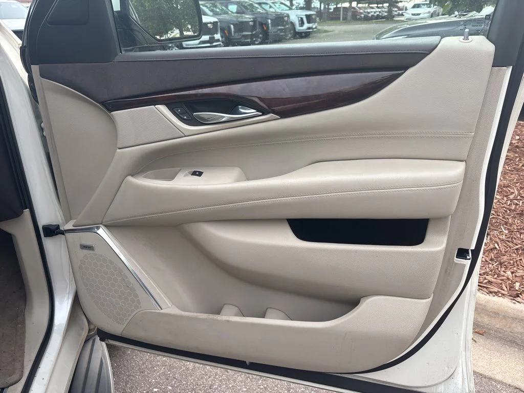 Used 2015 White Cadillac Luxury image 24