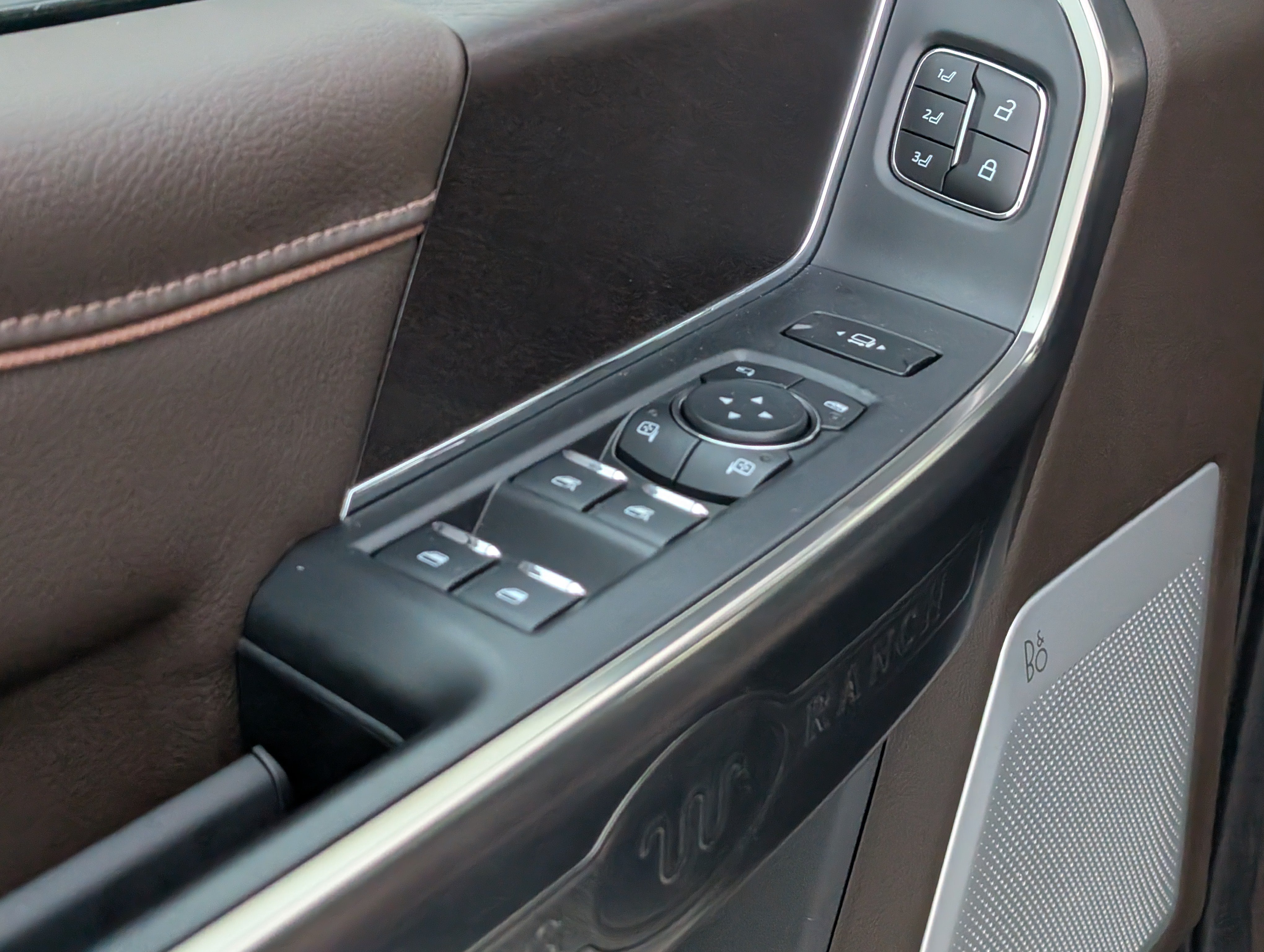 New 2026 Star White Metallic Tri-Coat FORD F-250® King Ranch® image 17