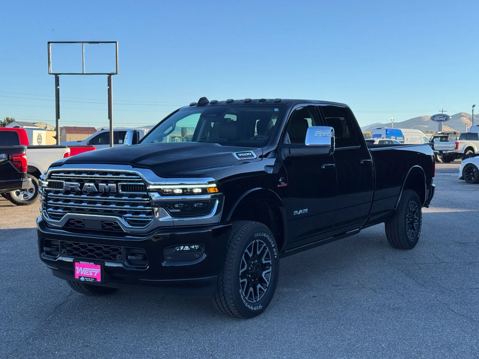 New 2027 Diamond Black Crystal Pearl-Coat Exterior Paint RAM Limited image 15