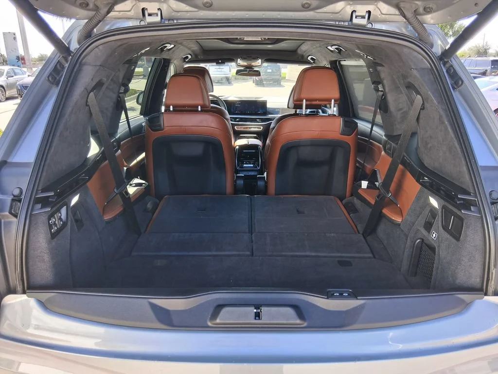 Used 2025 Gray BMW M60i image 6