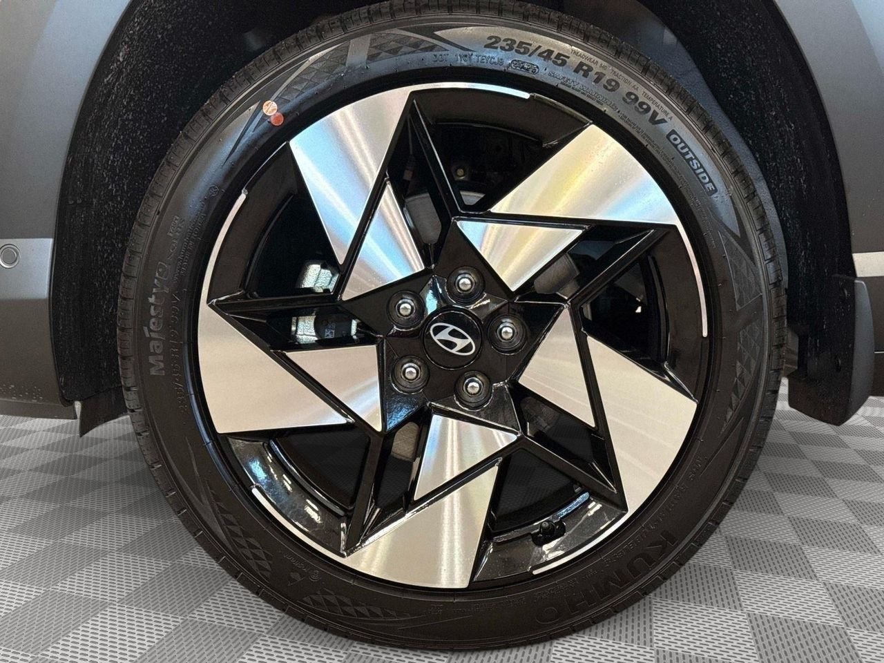 New 2026 Cyber Gray Metallic Hyundai Limited AWD image 39