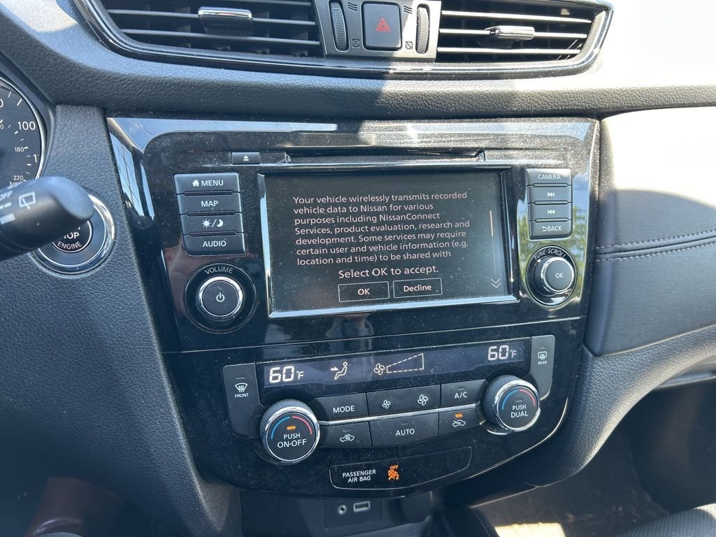 Used 2019 Silver Nissan SL image 19