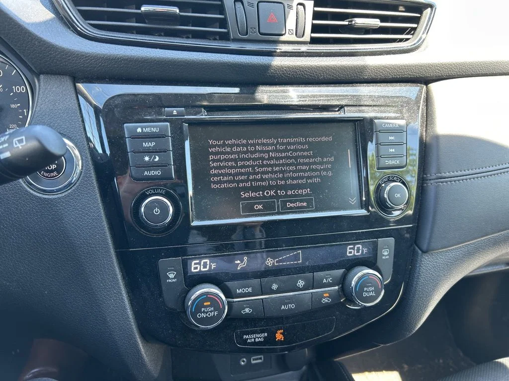 Used 2019 Silver Nissan SL image 19