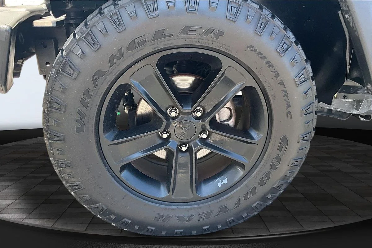 Used 2012  Jeep Sport image 35
