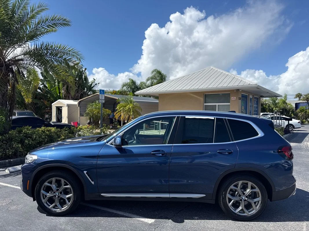 Used 2023  BMW xDrive30i image 2