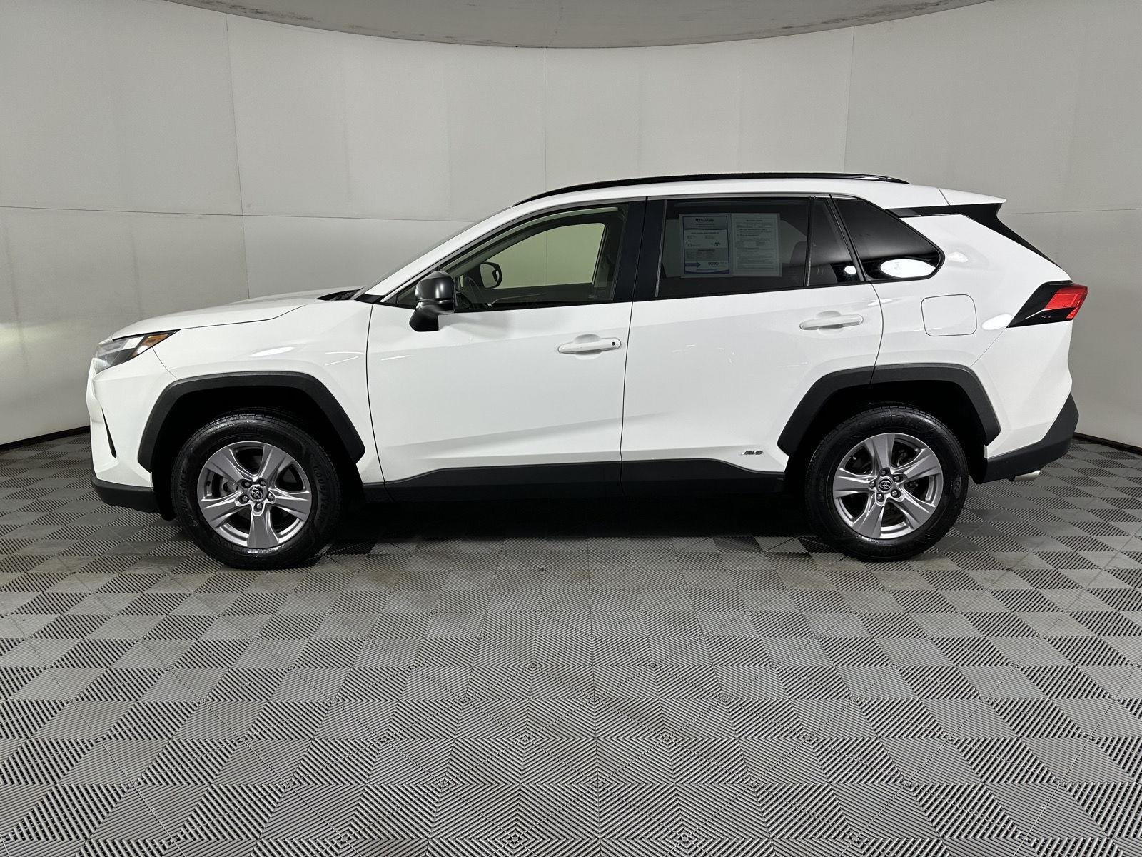 Used 2024 Ice Cap Toyota LE image 7