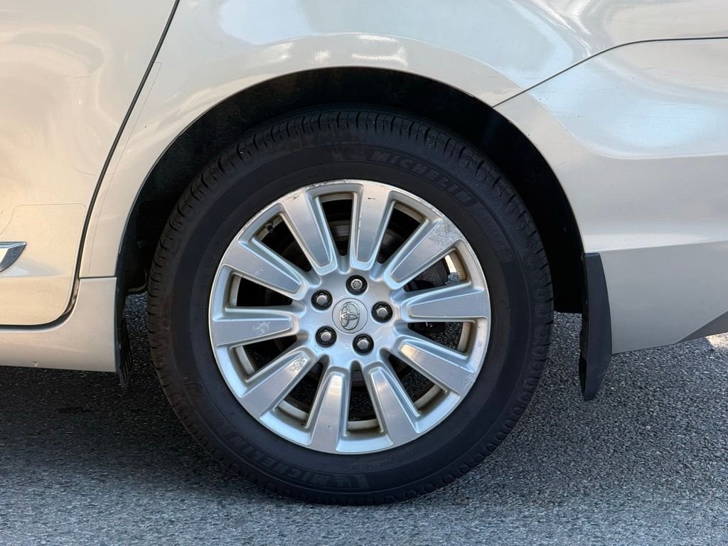 Used 2017 Gray Toyota LE image 11