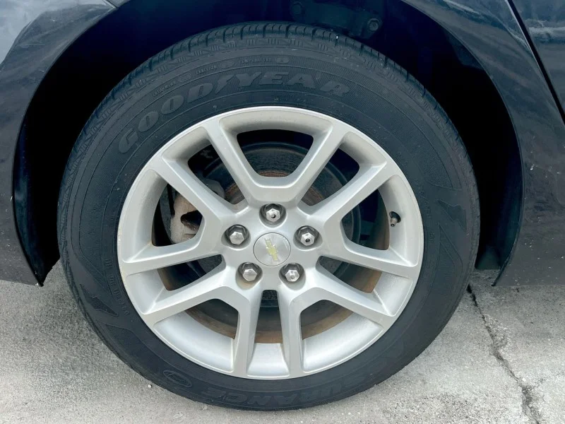 Used 2014  Chevrolet LT image 2