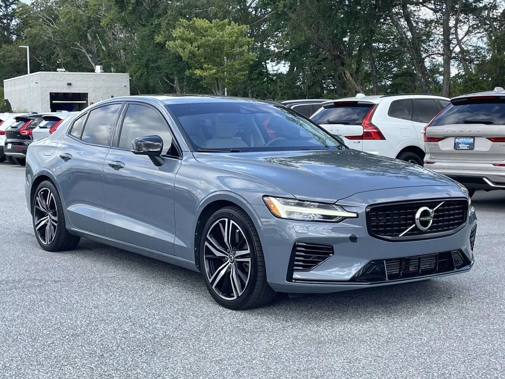 Used 2022 Thunder Grey Metallic Volvo R-Design Expression image 1