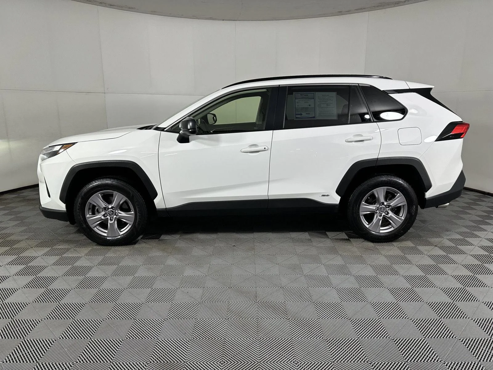 Used 2024 Ice Cap Toyota LE image 7