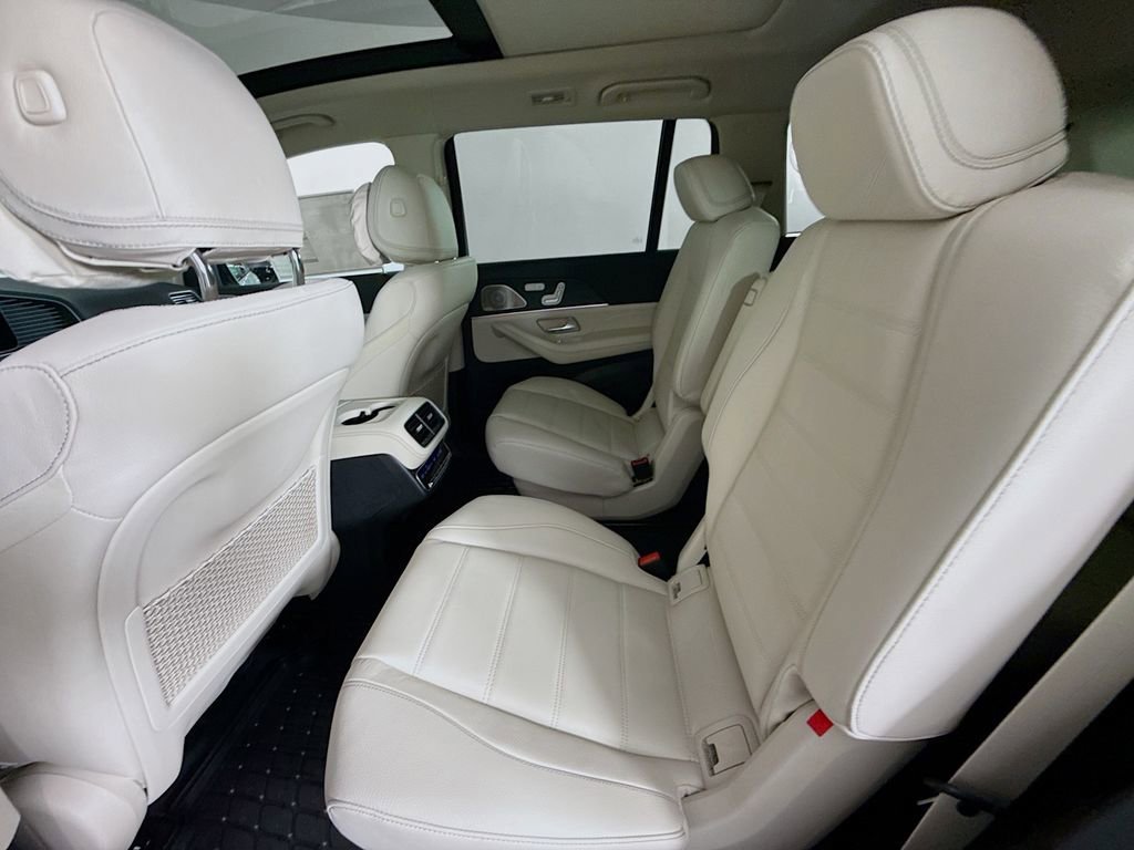 New 2026 MANUFAKTUR Moonlight White Metallic Mercedes-Benz GLS 580 image 60