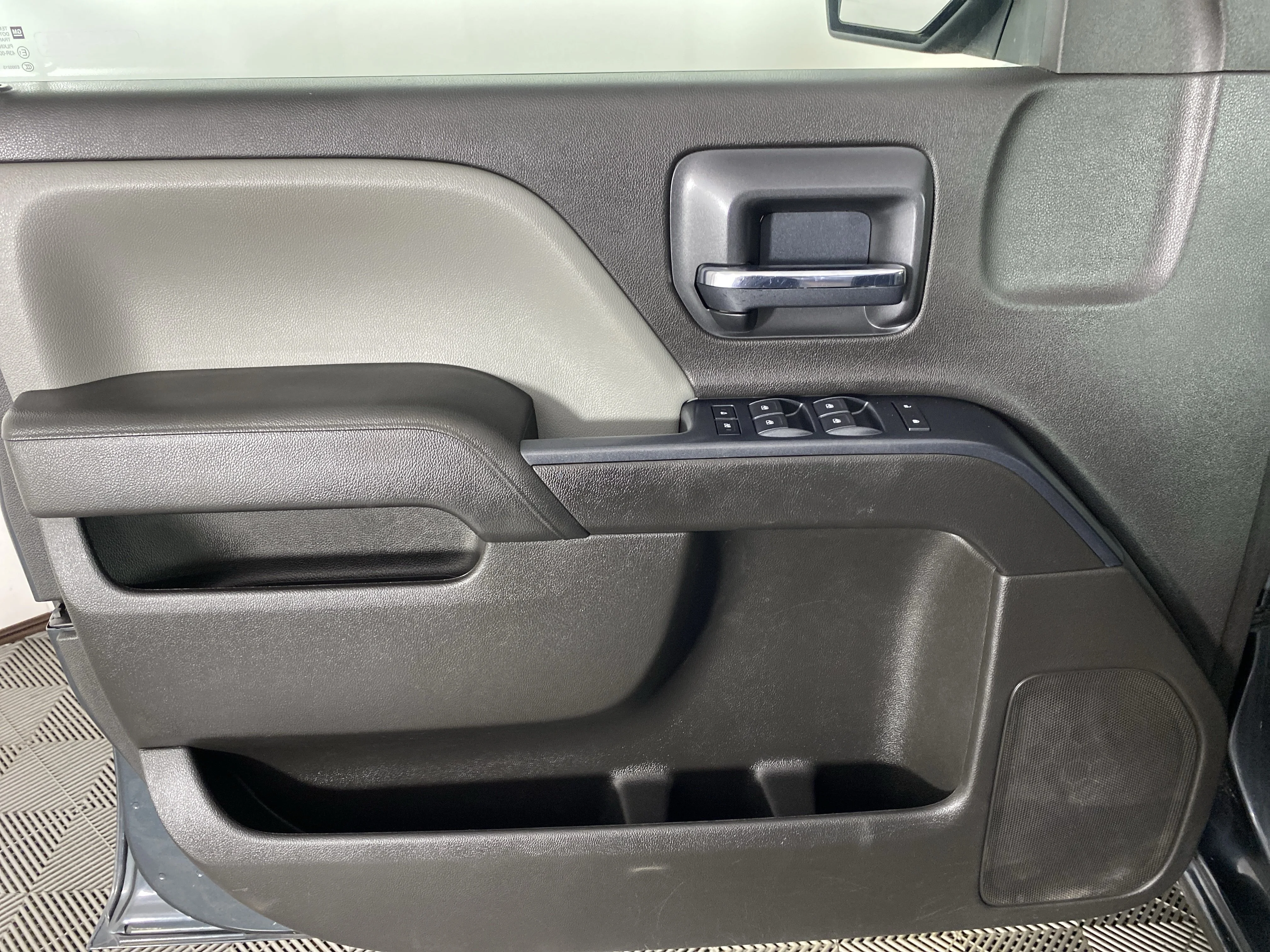 Used 2018 Graphite Metallic Chevrolet Work Truck image 11