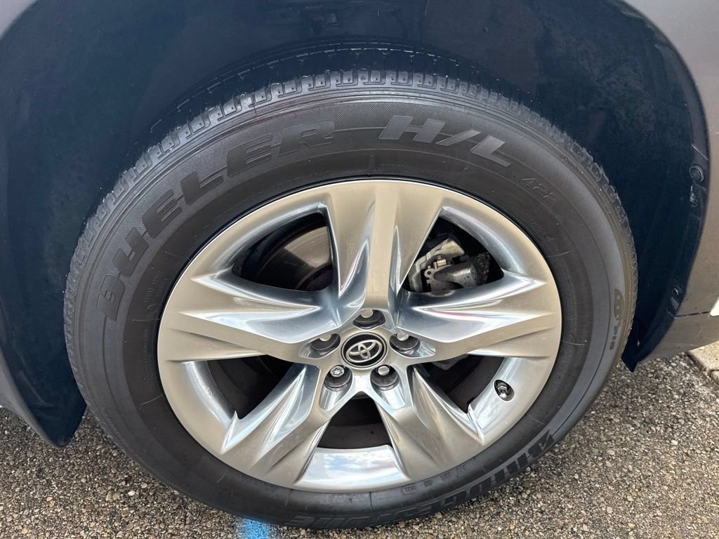 Used 2018 Blizzard Pearl Toyota Limited image 16