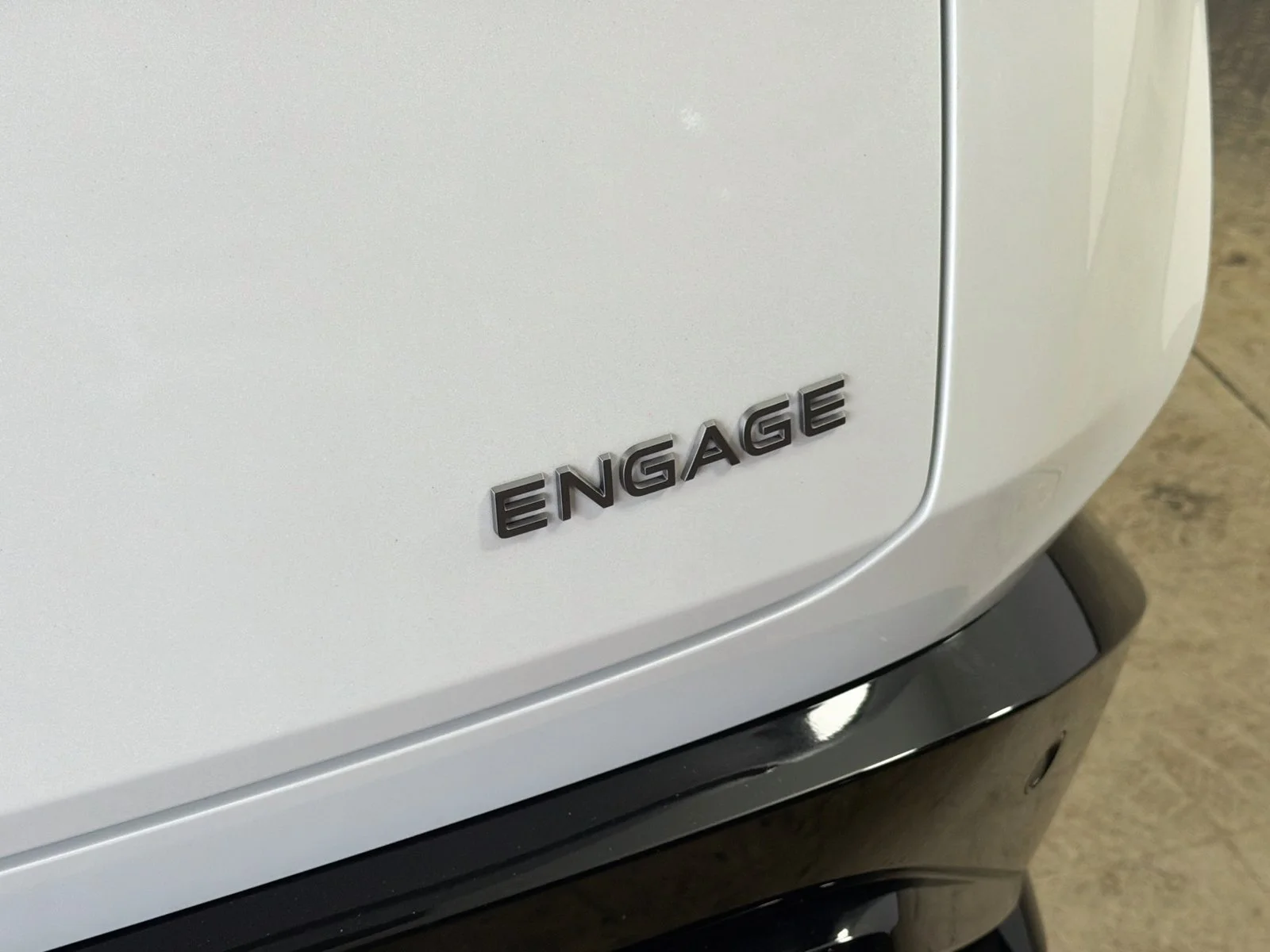 Used 2024 Everest White Pearl Tricoat/Black Diamond Pearl Nissan ENGAGE image 30