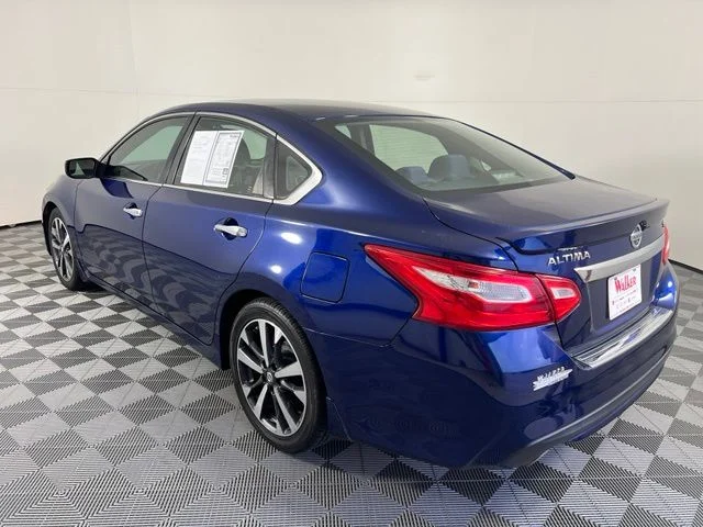 Used 2016 Deep Blue Pearl Nissan 2.5 SR image 5