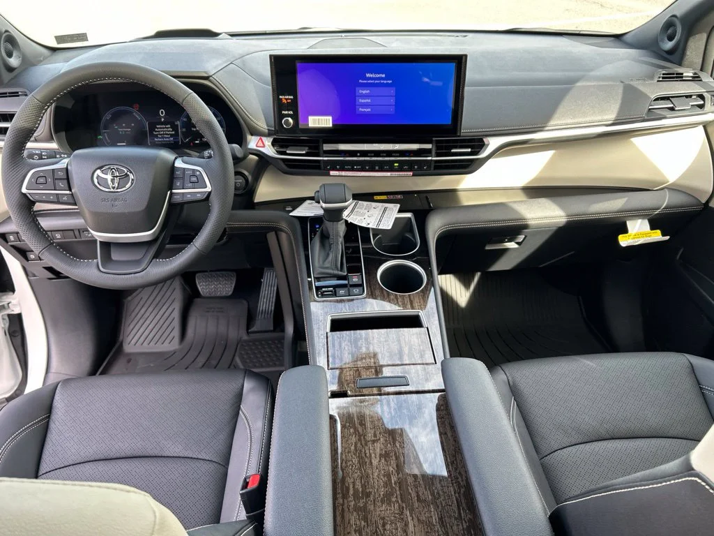 New 2026 Wind Chill Pearl Toyota Platinum image 12