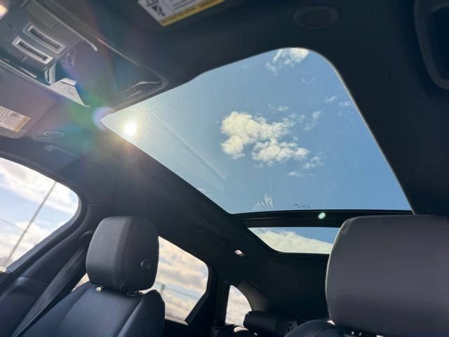 New 2026 Santorini Black Land Rover S image 15