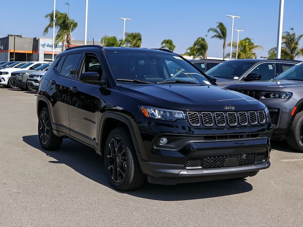 New 2026 Diamond Black Crystal Pearl-Coat Exterior Paint Jeep Latitude image 1