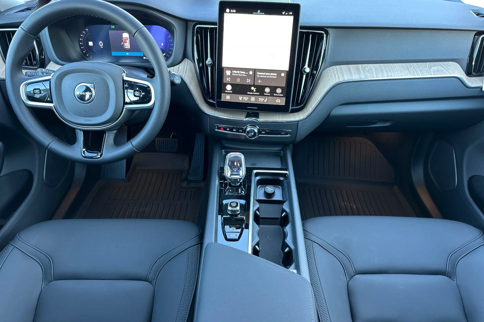 2026 Volvo XC60 Plus - Photo 12