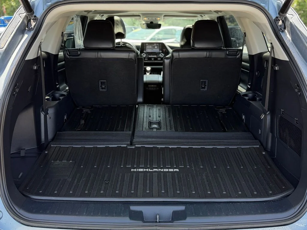 Used 2022  Toyota XLE image 6