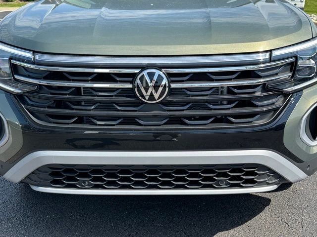 New 2026 Avocado Green Pearl Volkswagen 2.0T Peak Edition image 8