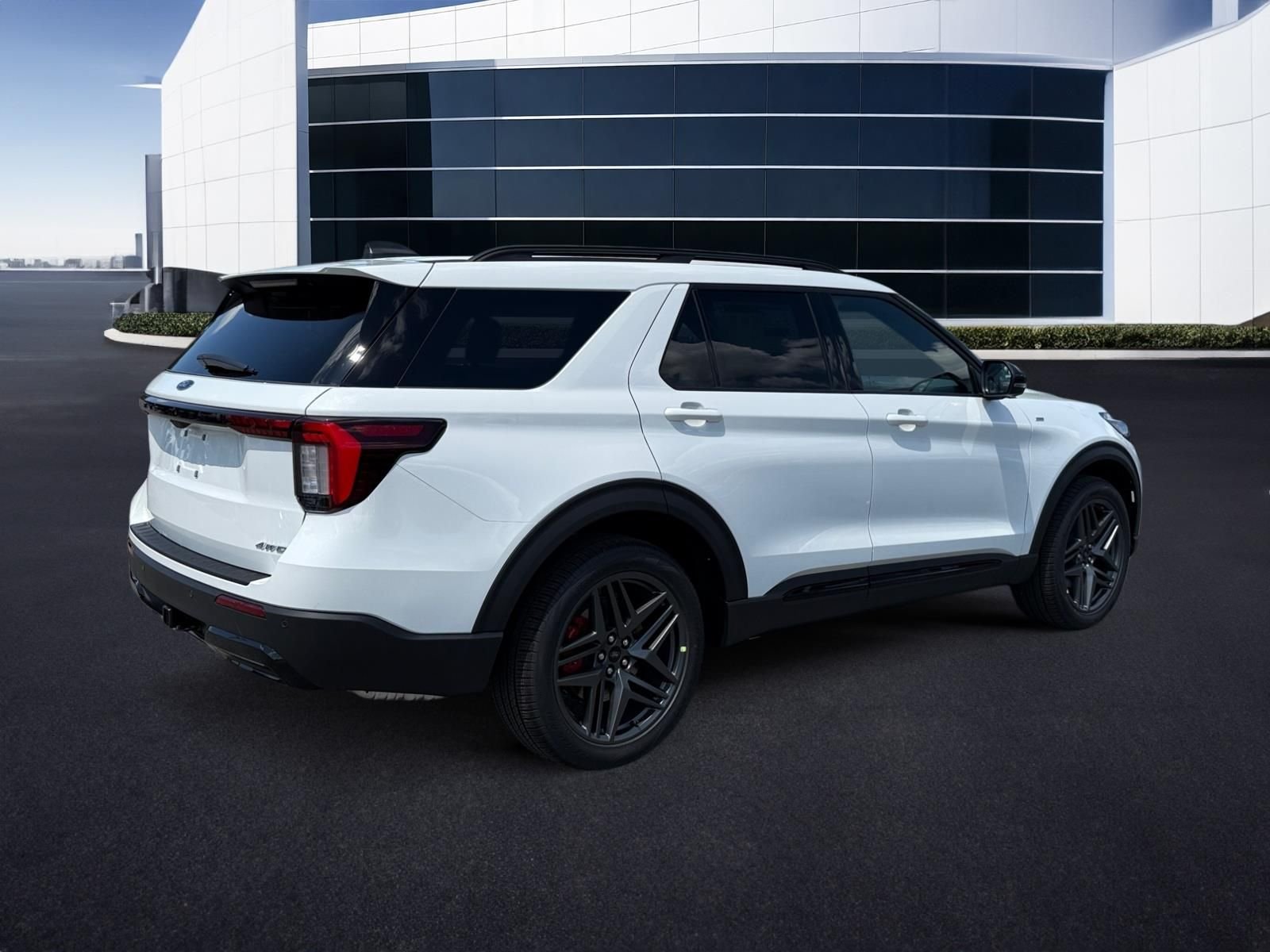 New 2026 Star White Metallic Tri-Coat Ford ST-Line image 4