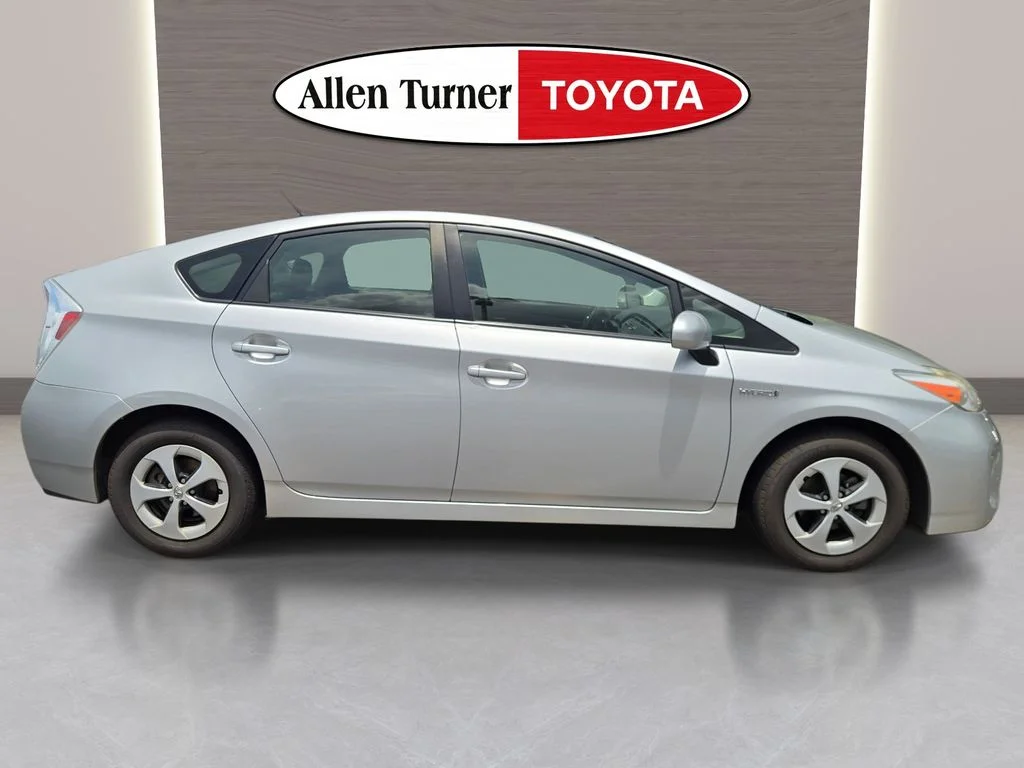 Used 2015 Silver Toyota Two image 5