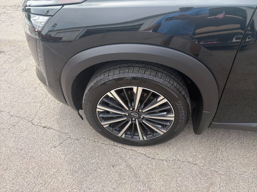 Used 2026 Black Nissan Platinum image 10