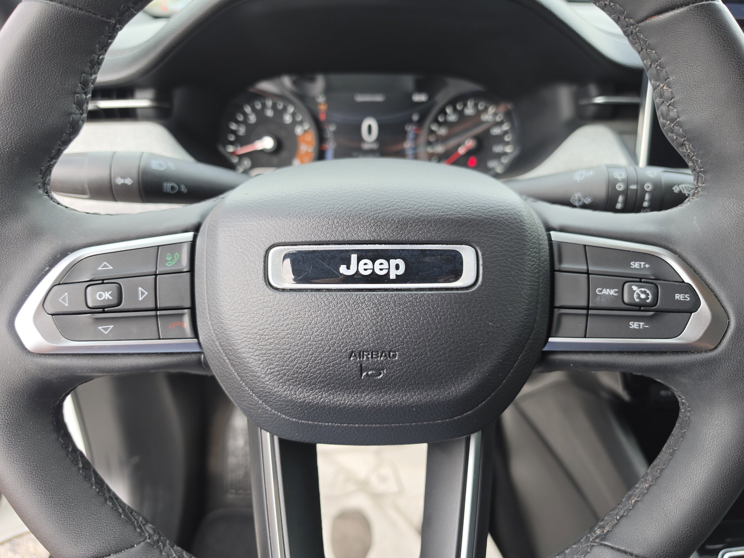 Used 2023 Bright White Clearcoat Jeep Latitude Lux image 34