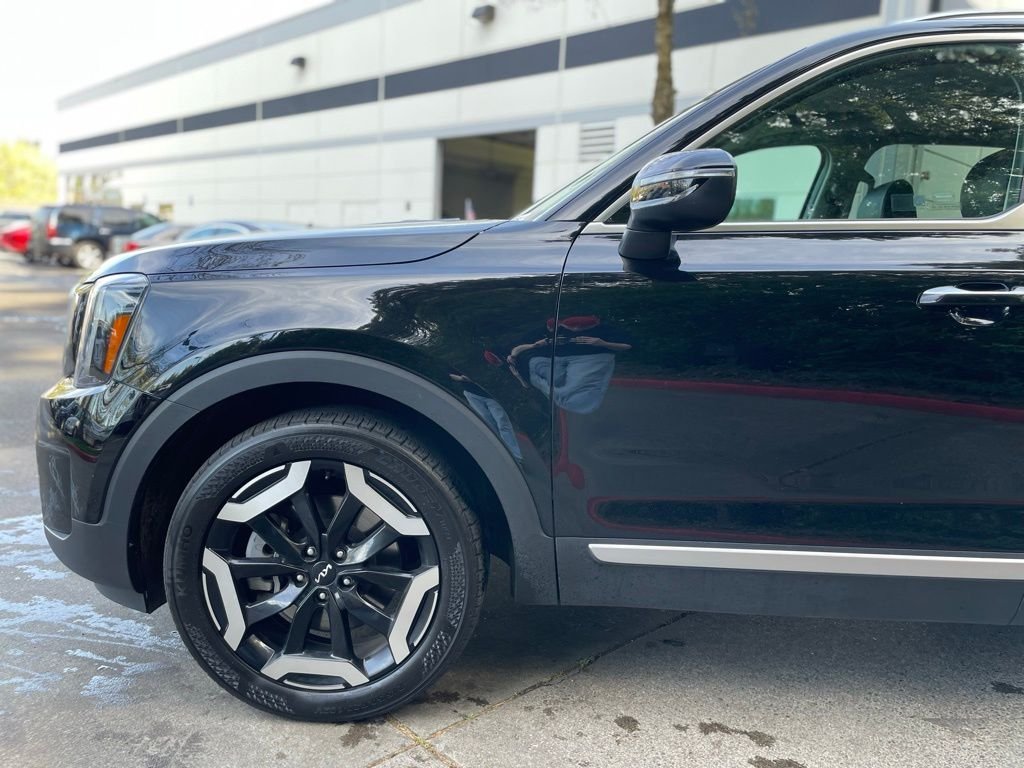 Used 2025 Ebony Black Kia S image 7