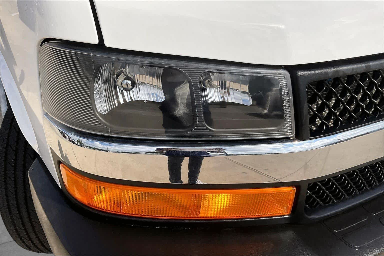 Used 2025 Summit White Chevrolet  image 22