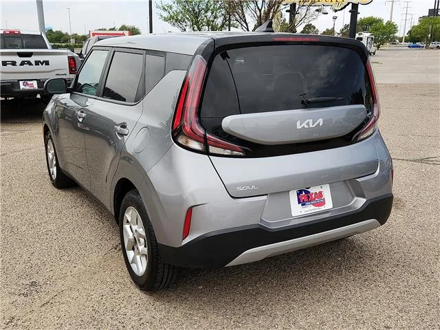 Used 2024 Gravity Gray KIA LX (IVT) image 3