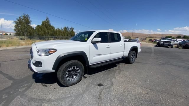 Used 2019 Super White Toyota SR5 image 4