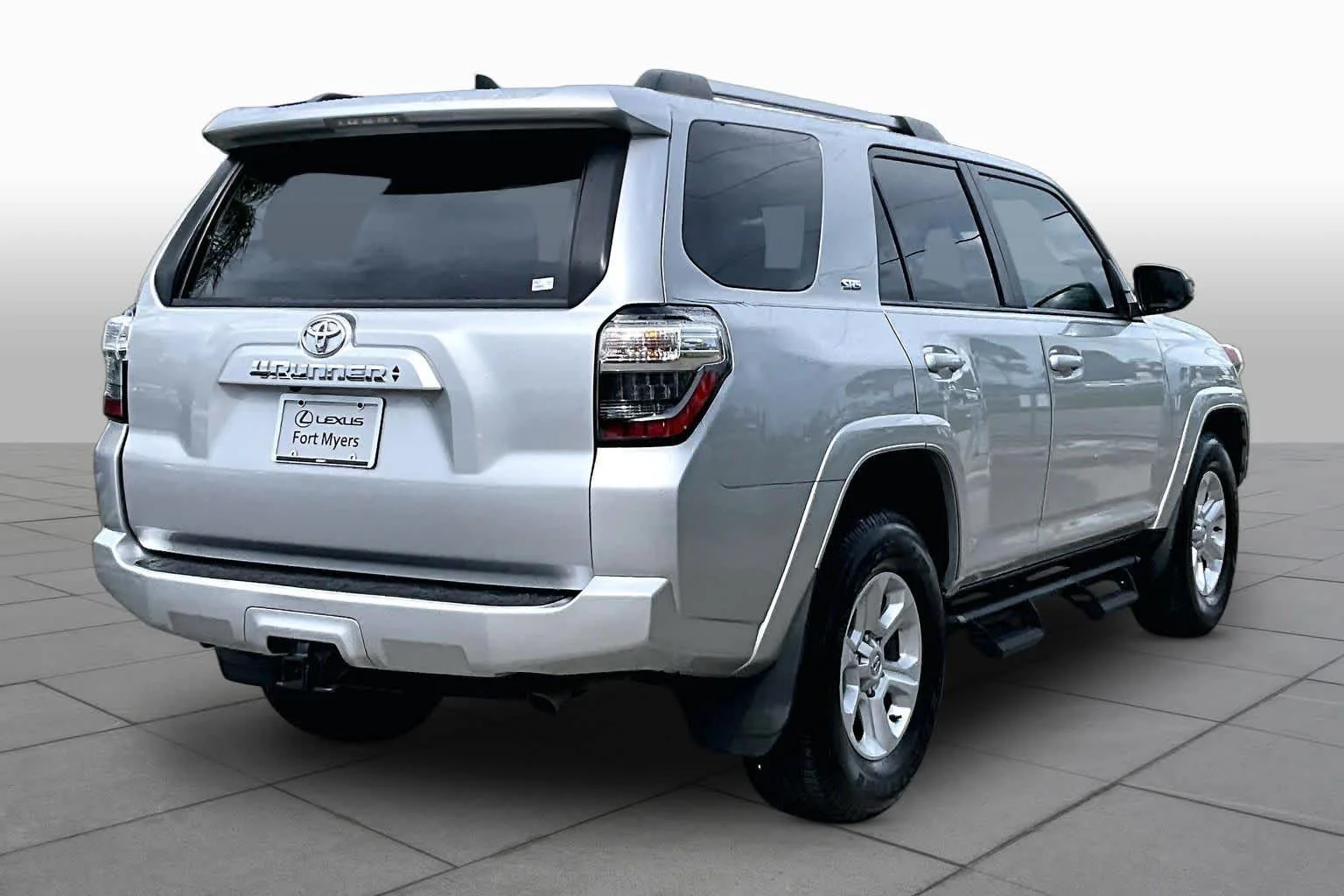 Used 2022 Classic Silver Metallic Toyota SR5 image 13