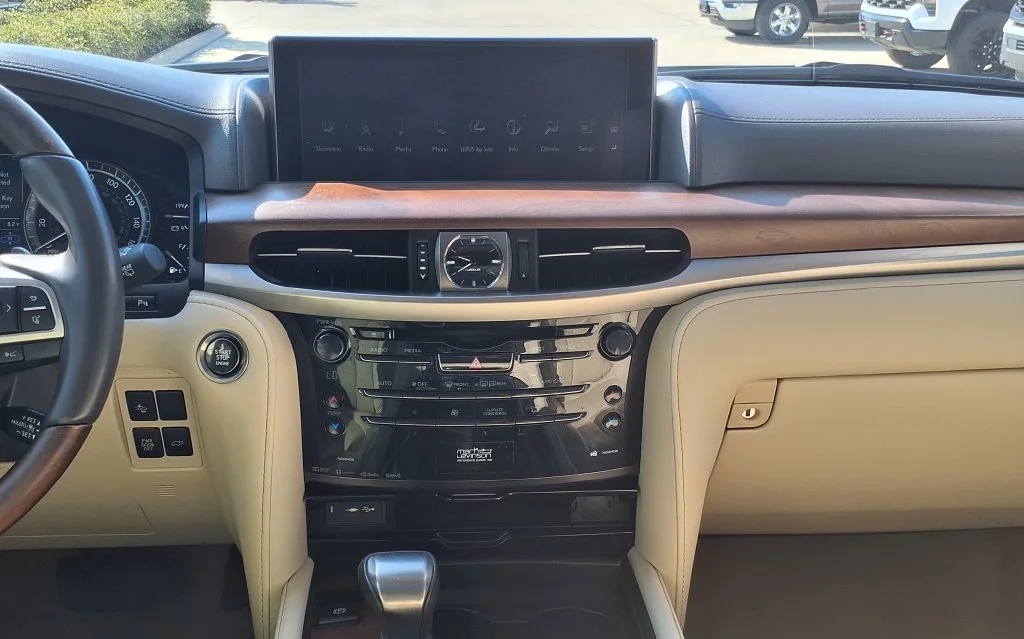 Used 2021 White Lexus 570 image 29