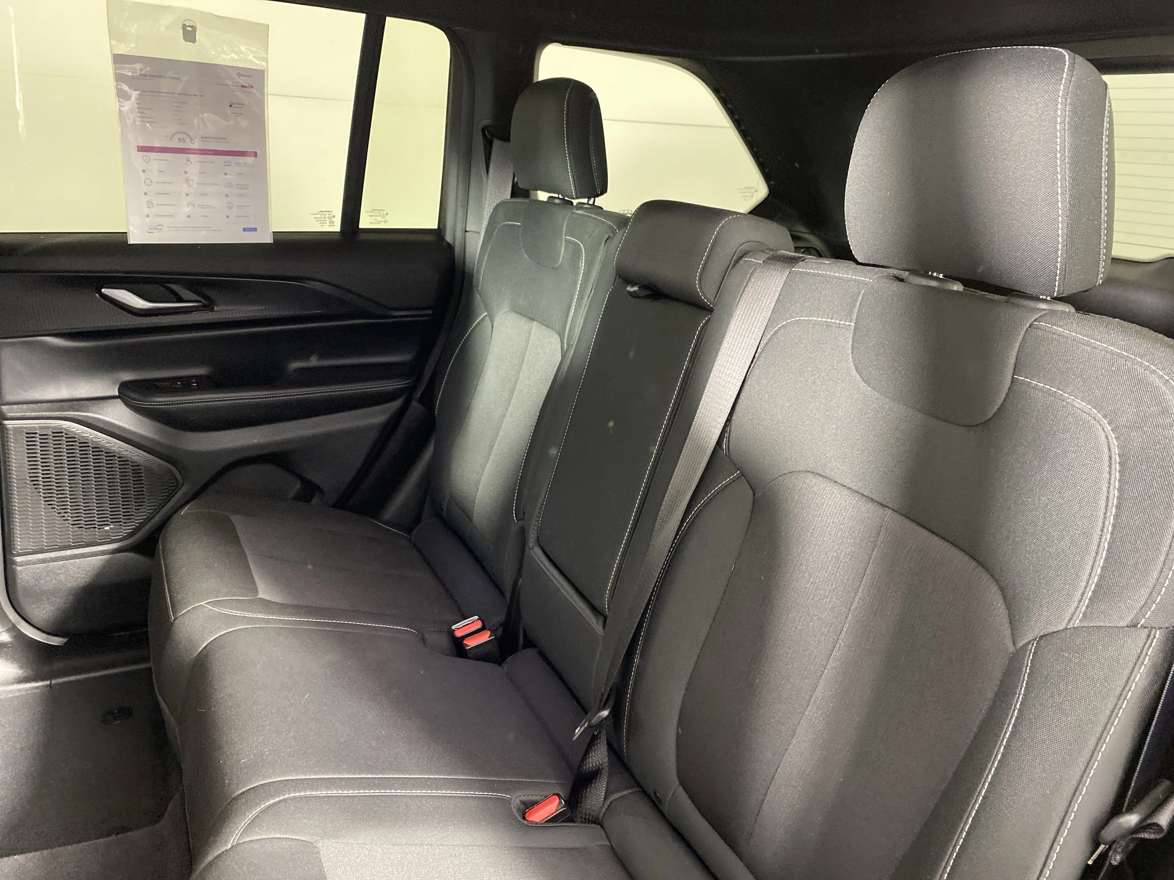 Used 2024 Diamond Black Crystal Pearlcoat Jeep Laredo image 31