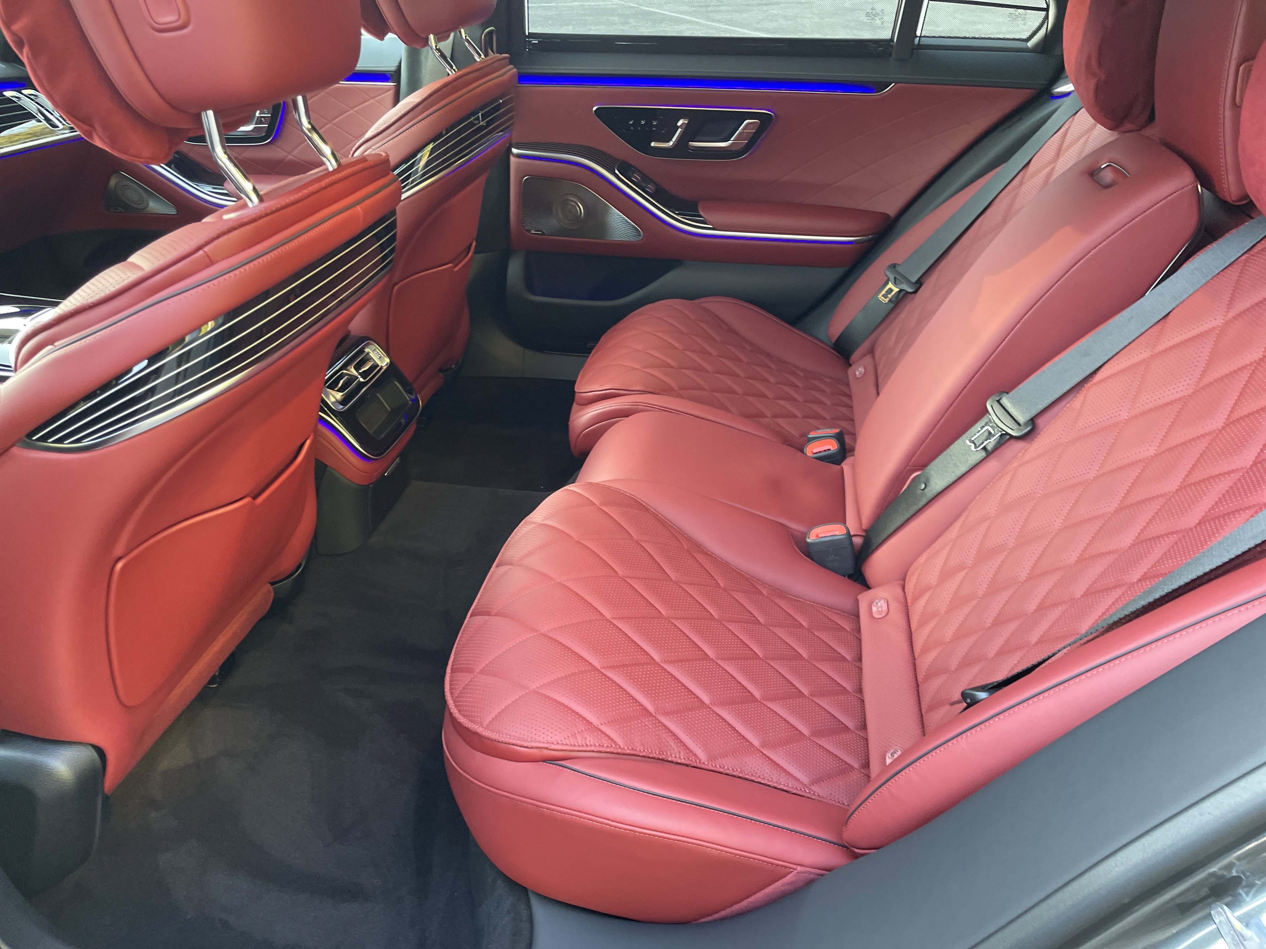 New 2026 MANUFAKTUR Signature Graphite Metallic Mercedes-Benz S 580 4MATIC® Sedan image 34
