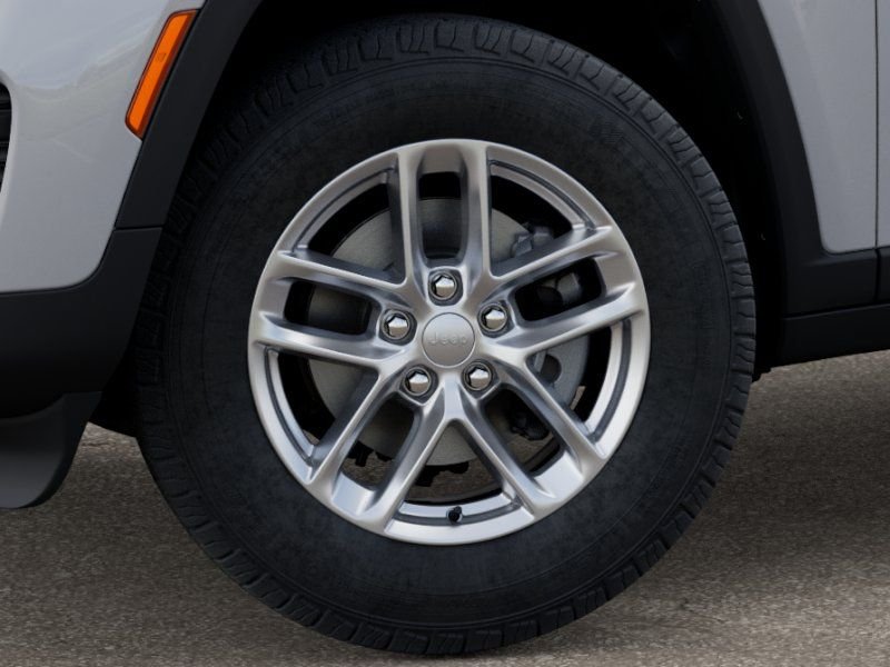 2025 Jeep Grand Cherokee Laredo photo 4