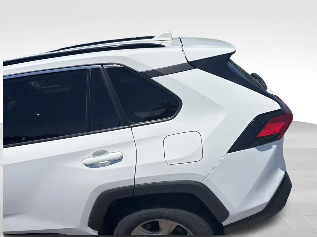 Used 2024 White Toyota XLE image 5